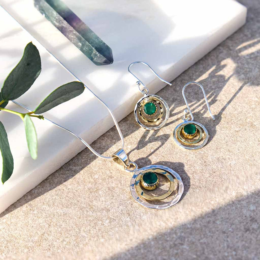 INFINITY UNIVERSE NECKLACE  - GREEN ONYX